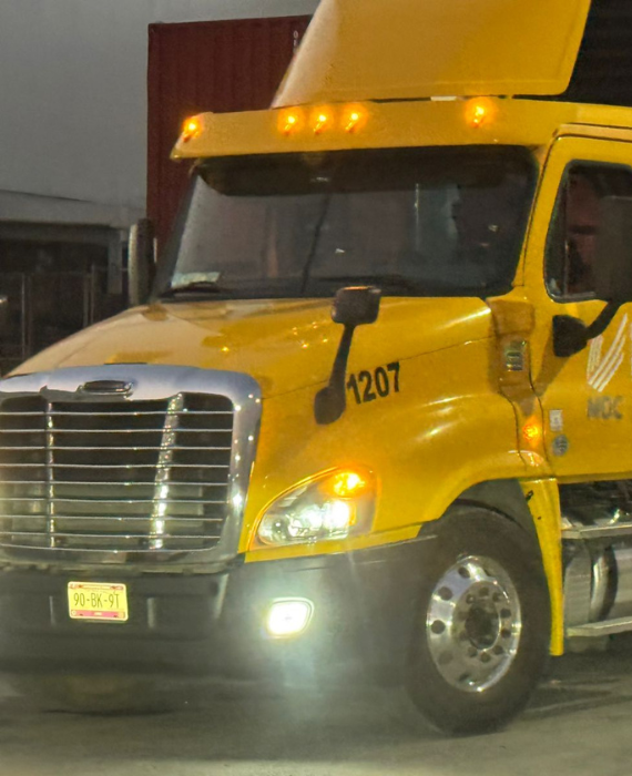 fullcarga trailer amarillo